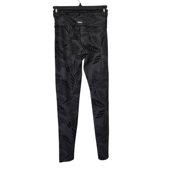 AERIE Chill Play Move Palm Tree Leaves 7/8 Length Leggings Small Gray Black - Picture 3 of 15